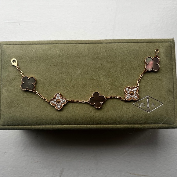 Van Cleef and Arpels Grey MOP and diamond 5 motif Alhambra bracelet - Picture 1 of 12